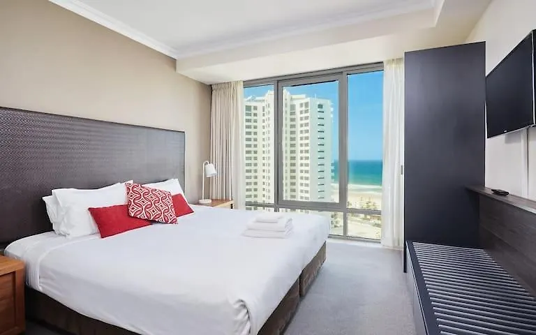 Skyline And Beach View With King Bed Studio In Gold Coast Apartment